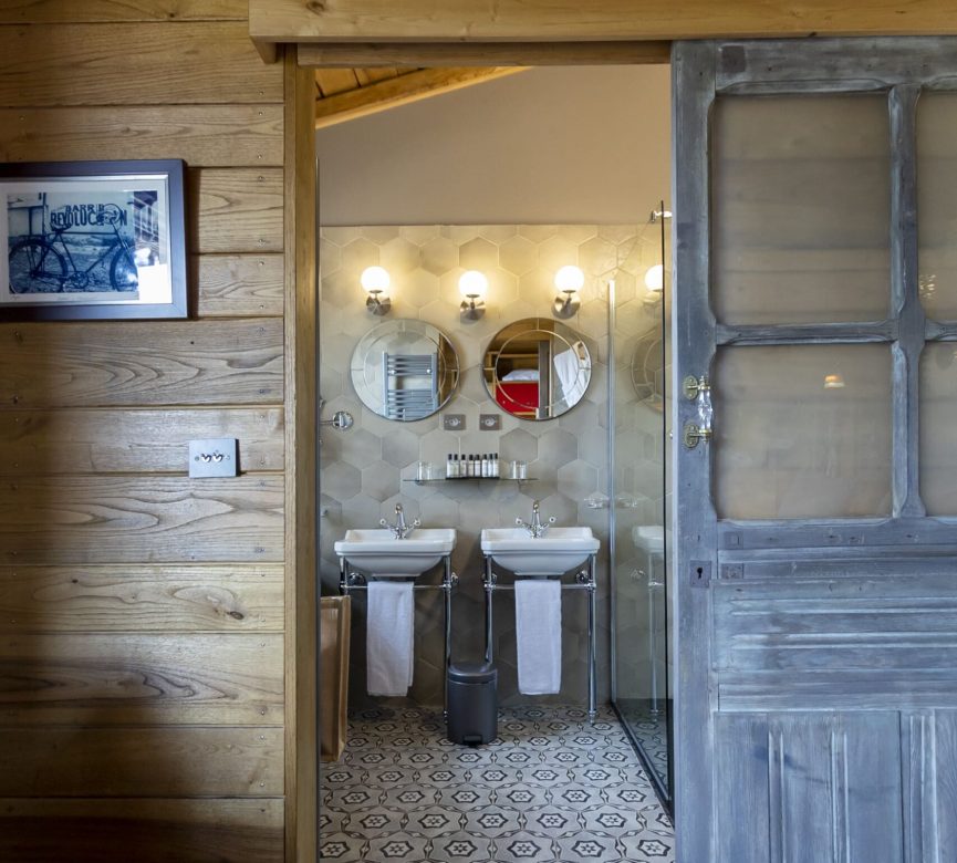 Photo - Cabane dans les arbres cabane dans les arbres corse salle de bain 1 scaled cabane-dans-les-arbres-corse-salle-de-bain-1