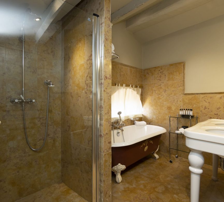 hotel-5-stelle-corsica-appartamento-familiare-bagno-1