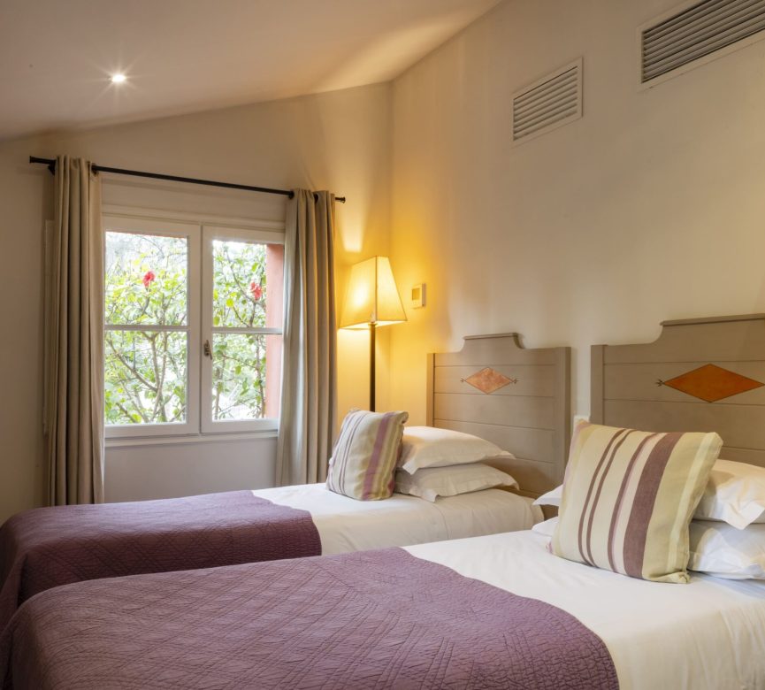 Photo - Suites hotel 5 etoiles corse suite familiale lits jumeaux 1 scaled hotel-5-etoiles-corse-suite-familiale-lits-jumeaux-1