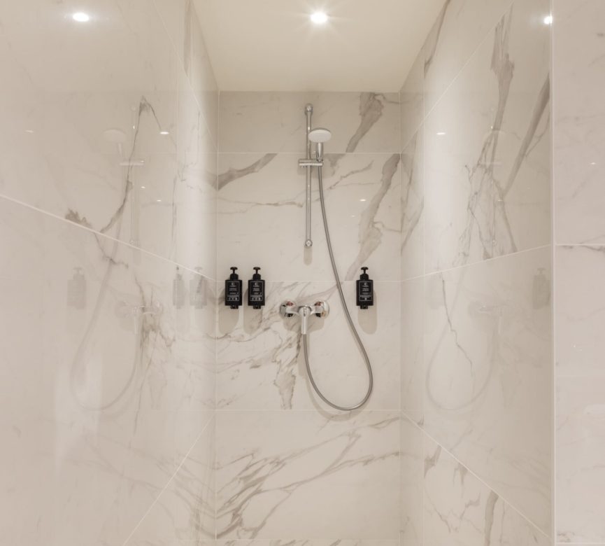 Photo - Suites hotel 5 etoiles corse suite familiale salle de bain 1 scaled hotel-5-etoiles-corse-suite-familiale-salle-de-bain-1