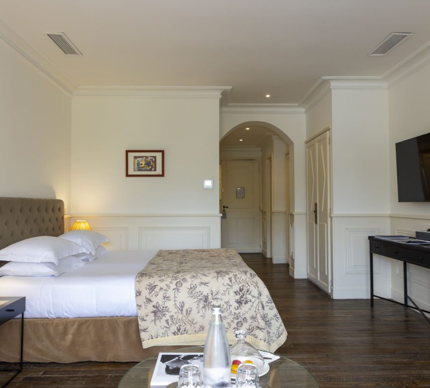 Photo - Suites suite demeure hotel 5 etoiles corse 2 scaled rgbwnknoelbr44botbp0mi89vlokuw52q3u47528jc suite-demeure-hotel-5-etoiles-corse-2