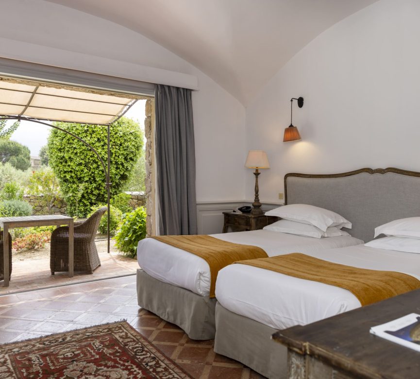 family villa - luxury hotel - Corsica - twin beds - 1