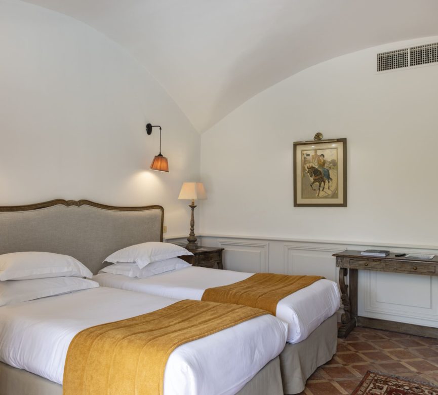 family villa - luxury hotel - Corsica - twin beds - 2
