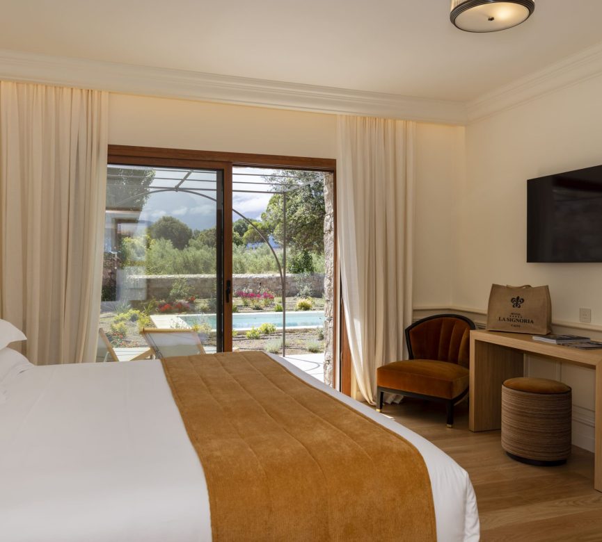 pool view family villa luxury hotel Corsica 1